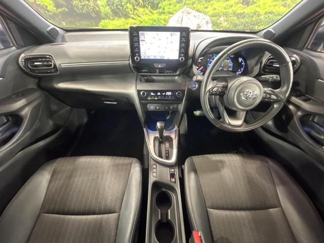 ヤリスクロス ハイブリッドＺ　純正ナビ付ディスプレイオーディオ　全周囲カメラ　トヨタセーフティセンス　禁煙車　レーダークルーズ　ブラインドスポットモニター　Ｂｌｕｅｔｏｏｔｈ再生　ＬＥＤヘッドライト　純正１８インチアルミホイール（2枚目）