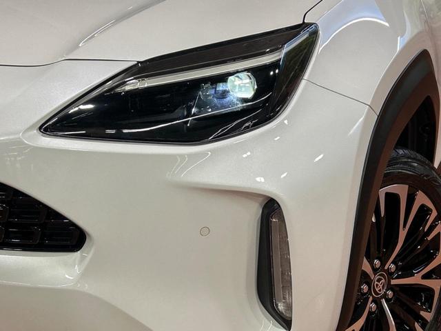 ヤリスクロス ハイブリッドＺ　純正ナビ付ディスプレイオーディオ　全周囲カメラ　トヨタセーフティセンス　禁煙車　レーダークルーズ　ブラインドスポットモニター　Ｂｌｕｅｔｏｏｔｈ再生　ＬＥＤヘッドライト　純正１８インチアルミホイール（12枚目）