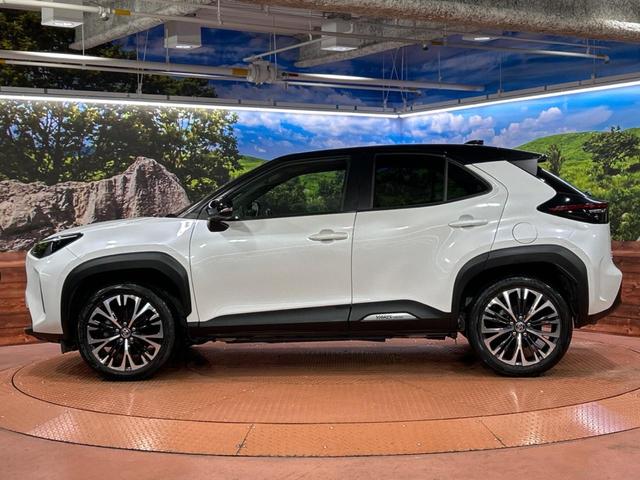 ヤリスクロス ハイブリッドＺ　純正ナビ付ディスプレイオーディオ　全周囲カメラ　トヨタセーフティセンス　禁煙車　レーダークルーズ　ブラインドスポットモニター　Ｂｌｕｅｔｏｏｔｈ再生　ＬＥＤヘッドライト　純正１８インチアルミホイール（27枚目）