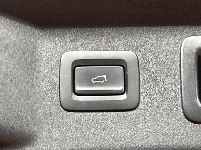 ＣＸ－８ ２５Ｓ　Ｌパッケージ　７人乗り　純正１０．２５型ナビ　サンルーフ　全周囲カメラ　ＢＯＳＥサウンド　衝突被害軽減システム　レーダークルーズ　禁煙車　レザーシート　前席シートエアコン　コーナーセンサー　　ＬＥＤヘッド　ＥＴＣ（7枚目）
