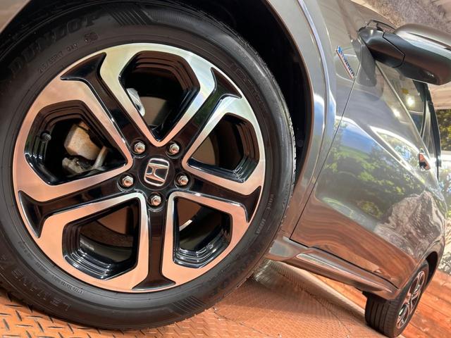 ヴェゼル ハイブリッドＺ・ホンダセンシング　バックカメラ　衝突被害軽減システム　レーダークルーズ　禁煙車　ドラレコ　コーナーセンサー　スマートキー　ＬＥＤヘッド　ビルトインＥＴＣ　純正１７インチアルミ　オートハイビーム　車線逸脱警報（13枚目）