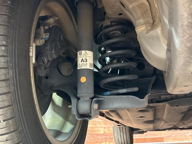 ヴェゼル ハイブリッドＺ・ホンダセンシング　バックカメラ　衝突被害軽減システム　レーダークルーズ　禁煙車　ドラレコ　コーナーセンサー　スマートキー　ＬＥＤヘッド　ビルトインＥＴＣ　純正１７インチアルミ　オートハイビーム　車線逸脱警報（20枚目）