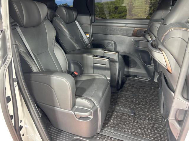 アルファードハイブリッド Ｚ　左右独立ムーンルーフ　フリップダウンモニター　純正１４インチディスプレイオーディオ　全周囲カメラ　トヨタチームメイト　デジタルインナーミラー　パワーバックドア　ブラインドスポットモニター（8枚目）