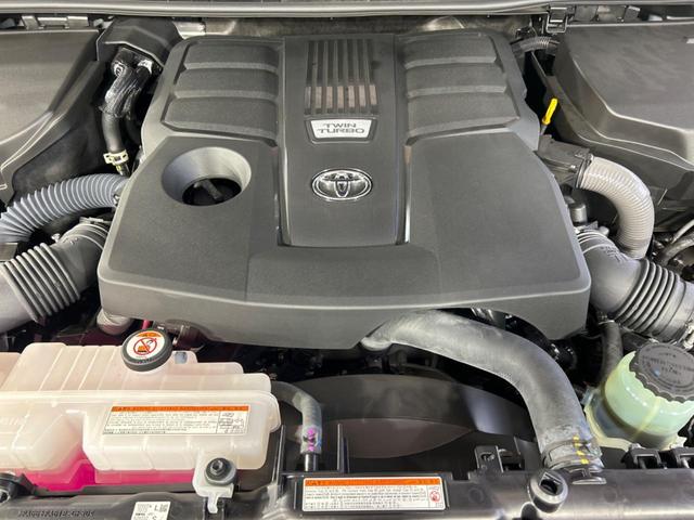 ランドクルーザー ＺＸ　モデリスタエアロ　サンルーフ　後席モニター　ＪＢＬサウンドシステム　１２．３インチナビ　ブラインドスポットモニター　全周囲カメラ　フルセグ　ＬＥＤヘッドライト　白革シート　純正２０インチアルミホイール（19枚目）