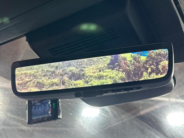 ヴェルファイアハイブリッド Ｚ　プレミア　ガラスルーフ　両側電動ドア　後席モニター　全周囲カメラ　１００Ｖ電源　衝突被害軽減システム　レーダークルーズ　禁煙車　電動リアゲート　レザーシート　前席シートエアコン　リアシートエアコン　ドラレコ（7枚目）