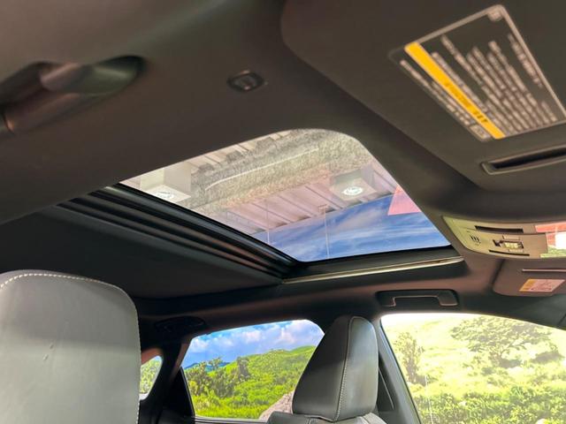 ＲＸ ＲＸ４５０ｈ　Ｆスポーツ　サンルーフ　純正１２．３インチナビ　全周囲カメラ　１００Ｖ電源　衝突被害軽減システム　レーダークルーズ　禁煙車　電動リアゲート　黒レザーシート　前席シートエアコン　ドラレコ　コーナーセンサー（3枚目）