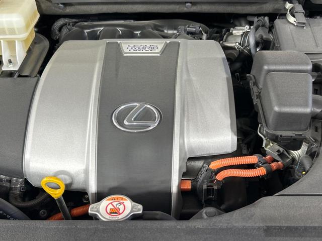 ＲＸ ＲＸ４５０ｈ　Ｆスポーツ　サンルーフ　純正１２．３インチナビ　全周囲カメラ　１００Ｖ電源　衝突被害軽減システム　レーダークルーズ　禁煙車　電動リアゲート　黒レザーシート　前席シートエアコン　ドラレコ　コーナーセンサー（18枚目）