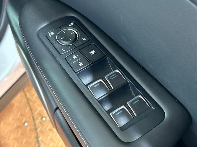 ＲＸ ＲＸ４５０ｈ　Ｆスポーツ　サンルーフ　純正１２．３インチナビ　全周囲カメラ　１００Ｖ電源　衝突被害軽減システム　レーダークルーズ　禁煙車　電動リアゲート　黒レザーシート　前席シートエアコン　ドラレコ　コーナーセンサー（33枚目）