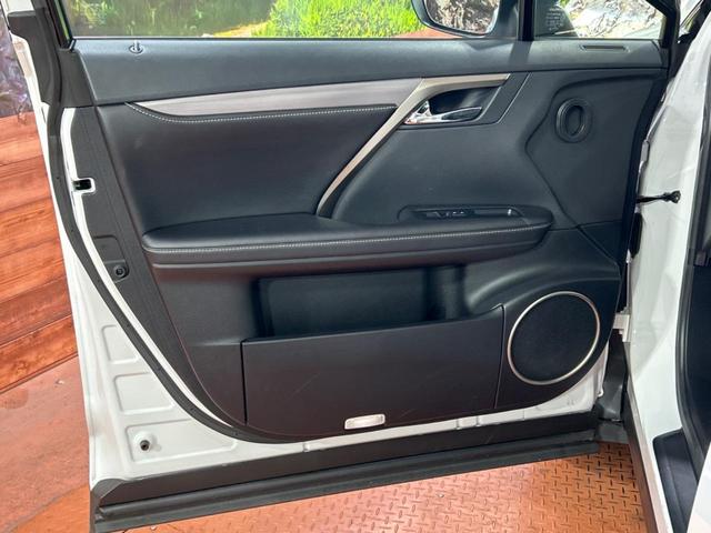 ＲＸ ＲＸ４５０ｈ　Ｆスポーツ　サンルーフ　純正１２．３インチナビ　全周囲カメラ　１００Ｖ電源　衝突被害軽減システム　レーダークルーズ　禁煙車　電動リアゲート　黒レザーシート　前席シートエアコン　ドラレコ　コーナーセンサー（55枚目）