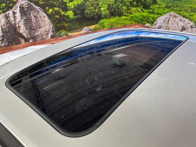 ＲＸ ＲＸ４５０ｈ　バージョンＬ　サンルーフ　純正ＳＤナビ　バックカメラ　１００Ｖ電源　禁煙車　電動リアゲート　レザーシート　前席シートエアコン　コーナーセンサー　スマートキー　ＬＥＤヘッド　ビルトインＥＴＣ　クルコン（24枚目）