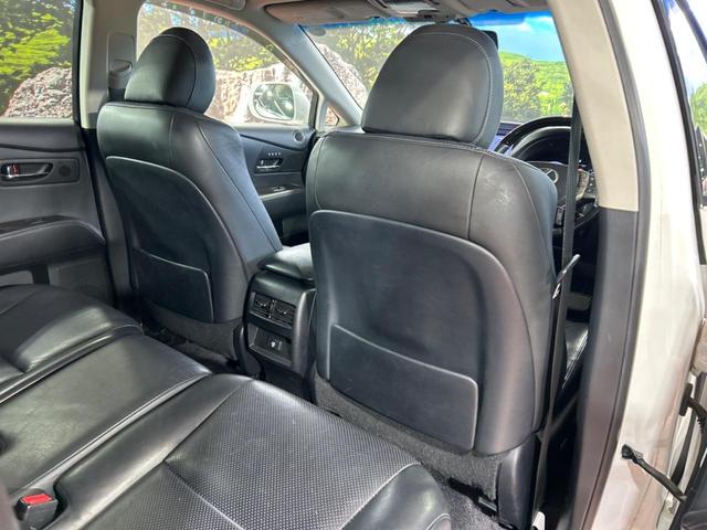 ＲＸ ＲＸ４５０ｈ　バージョンＬ　サンルーフ　純正ＳＤナビ　バックカメラ　１００Ｖ電源　禁煙車　電動リアゲート　レザーシート　前席シートエアコン　コーナーセンサー　スマートキー　ＬＥＤヘッド　ビルトインＥＴＣ　クルコン（42枚目）