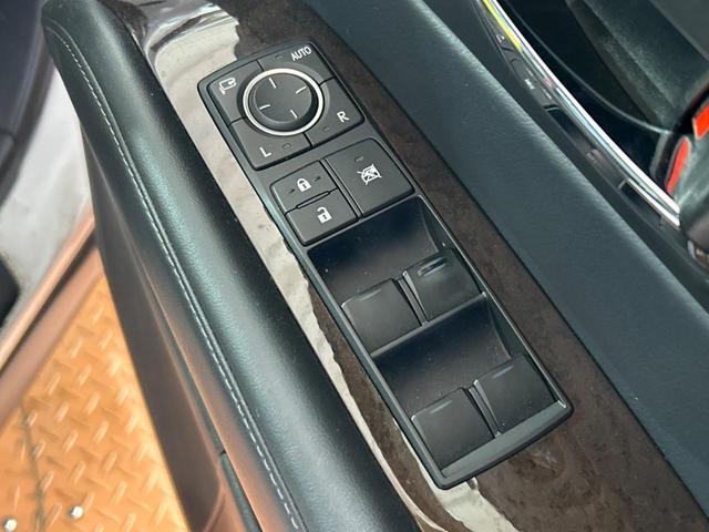 ＲＸ ＲＸ４５０ｈ　バージョンＬ　サンルーフ　純正ＳＤナビ　バックカメラ　１００Ｖ電源　禁煙車　電動リアゲート　レザーシート　前席シートエアコン　コーナーセンサー　スマートキー　ＬＥＤヘッド　ビルトインＥＴＣ　クルコン（60枚目）