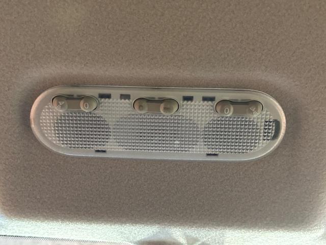 セレナ ハイウェイスター Vセレクション 禁煙車 両側電動スライドドア SDナビ 後席モニター バックカメラ スマートキー HIDヘッド ETC クルコン 純正16インチアルミ オートライト オートエアコン CD DVD再生 フルセグ(27枚目)