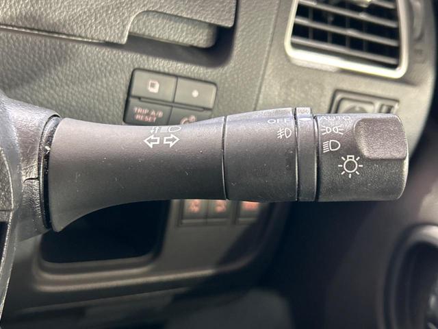 セレナ ハイウェイスター Vセレクション 禁煙車 両側電動スライドドア SDナビ 後席モニター バックカメラ スマートキー HIDヘッド ETC クルコン 純正16インチアルミ オートライト オートエアコン CD DVD再生 フルセグ(35枚目)