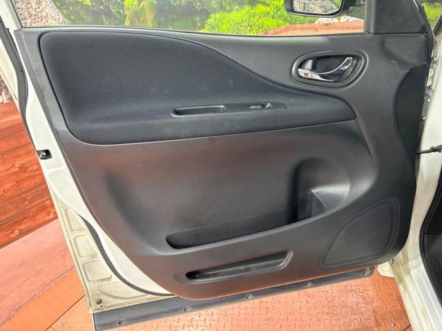 セレナ ハイウェイスター Vセレクション 禁煙車 両側電動スライドドア SDナビ 後席モニター バックカメラ スマートキー HIDヘッド ETC クルコン 純正16インチアルミ オートライト オートエアコン CD DVD再生 フルセグ(46枚目)