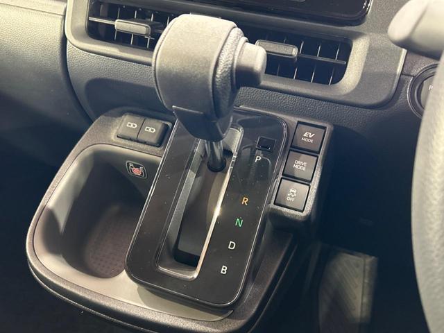 シエンタ ハイブリッドX 登録済未使用車 電動スライドドア トヨタセーフティセンス レーダークルーズ コーナーセンサー スマートキー LEDヘッド オートハイビーム 車線逸脱警報 オートライト オートエアコン(32枚目)