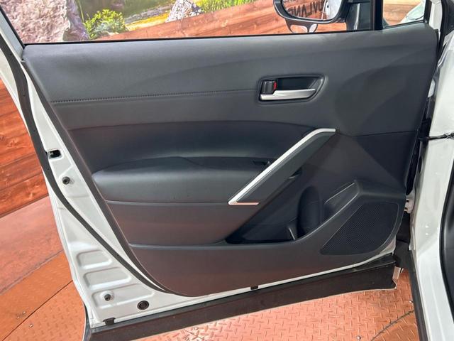 カローラクロス ハイブリッド Z ガラスルーフ モデリスタエアロ 純正10.5インチディスプレイオーディオ バックカメラ トヨタセーフティセンス 禁煙車 レーダークルーズ ブラインドスポットモニター ETC フルセグ(46枚目)