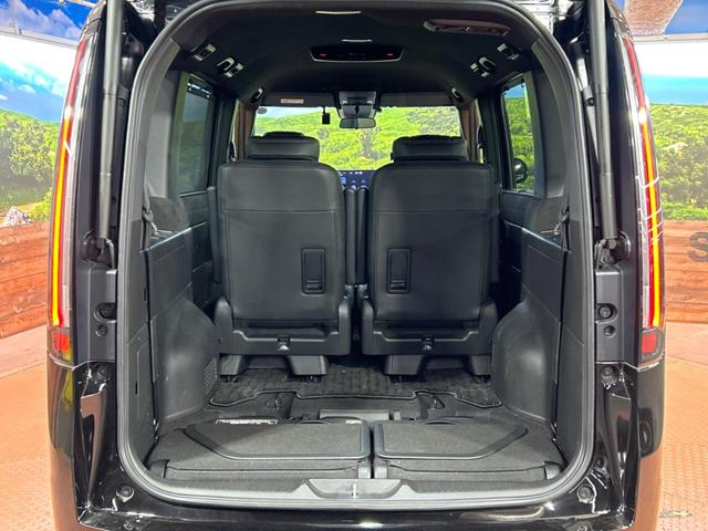 ステップワゴン ｅ：ＨＥＶスパーダ　プレミアムライン　純正１１インチナビ　ホンダセンシング　ブラインドスポットモニター　アダプティブクルーズコントロール　ＬＥＤヘッドライト　両側電動スライドドア　パワーバックドア　前席中列シートヒーター　ＥＴＣ（10枚目）
