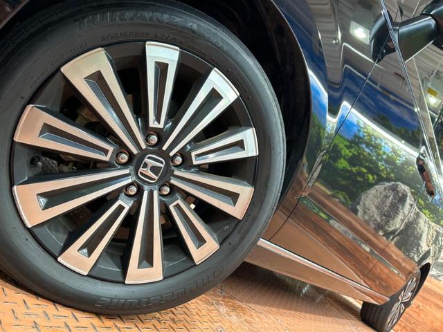 ステップワゴン ｅ：ＨＥＶスパーダ　プレミアムライン　純正１１インチナビ　ホンダセンシング　ブラインドスポットモニター　アダプティブクルーズコントロール　ＬＥＤヘッドライト　両側電動スライドドア　パワーバックドア　前席中列シートヒーター　ＥＴＣ（13枚目）