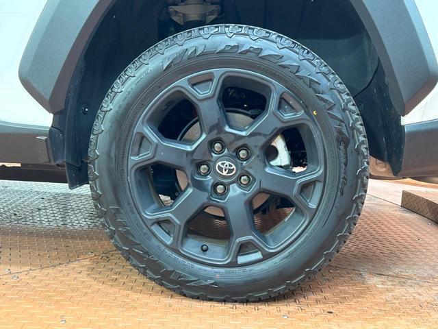 RAV4 アドベンチャー オフロードパッケージII 純正10.5インチディスプレイオーディオ デジタルインナーミラー ドラレコ 全周囲カメラ トヨタセーフティセンス 禁煙車 レーダークルーズ ブラインドスポットモニター シートベンチレーション ETC(21枚目)