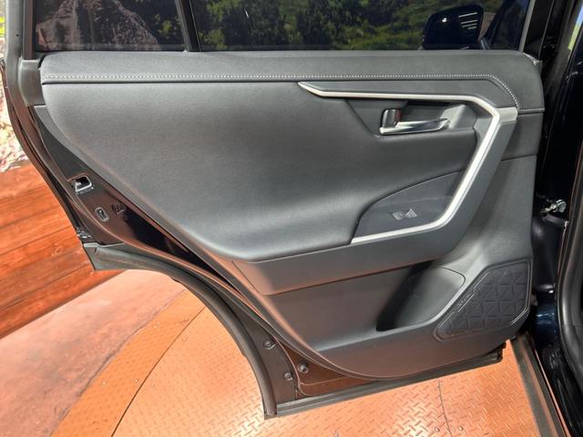 RAV4 G Zパッケージ トヨタセーフティセンス 純正10.5インチディスプレイオーディオ 全周囲カメラ レーダークルーズ ブラインドスポットモニター 禁煙車 パワーバックドア LEDヘッドライト シートベンチレーション(55枚目)