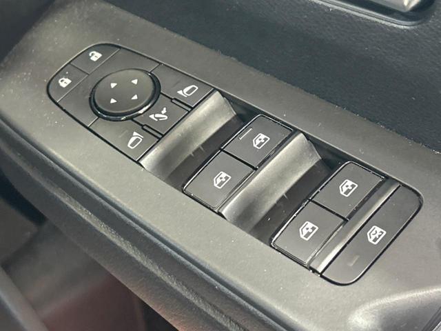 セレナ e-パワー オーテック ディーラーオプション9インチナビ 禁煙車 両側電動スライドドア アラウンドビューモニター フリップダウンモニター プロパイロット ステアリングヒーター インテリジェントルームミラー ETC2.0(46枚目)