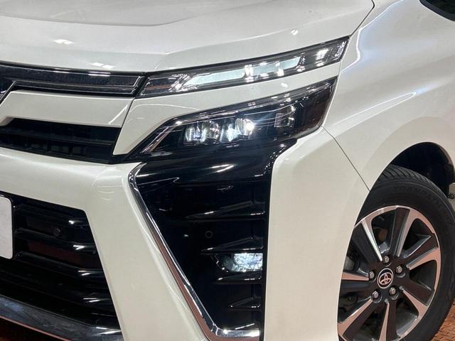 ヴォクシー ZS 煌III 純正9インチナビ トヨタセーフティセンス 禁煙車 クルーズコントロール LEDヘッドライト 両側電動スライドドア フルセグ Bluetooth ETC ドライブレコーダー アイドリングストップ(12枚目)