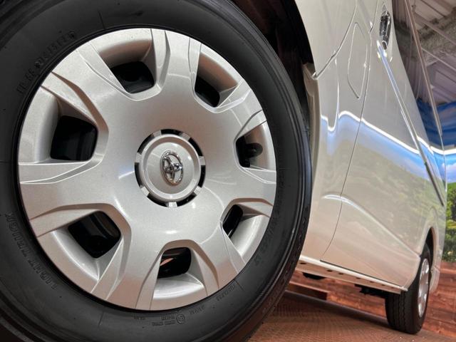 ハイエースバン ロングスーパーＧＬ　ダークプライムＳ　禁煙車　両側パワースライドドア　１００Ｖ電源　衝突被軽減装置　ハーフレザーシート　デジタルインナーミラ　コーナーセンサー　スマートキー　ＬＥＤヘッド　オートハイビーム　車線逸脱警報（13枚目）