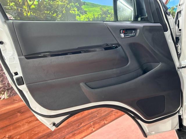ハイエースバン ロングスーパーＧＬ　ダークプライムＳ　禁煙車　両側パワースライドドア　１００Ｖ電源　衝突被軽減装置　ハーフレザーシート　デジタルインナーミラ　コーナーセンサー　スマートキー　ＬＥＤヘッド　オートハイビーム　車線逸脱警報（42枚目）