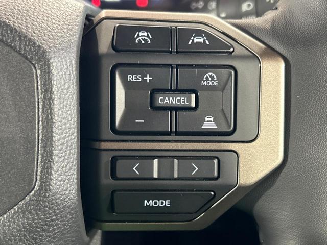 ランドクルーザー２５０ ＺＸ　禁煙車　サンルーフ　純正１２インチナビ　パノラマティックビューモニター　ＪＢＬサウンド　トヨタセーフティセンス　レーダークルーズ　電動リアゲート　デジタルインナーミラー　ドラレコ　三眼ＬＥＤヘッド（6枚目）