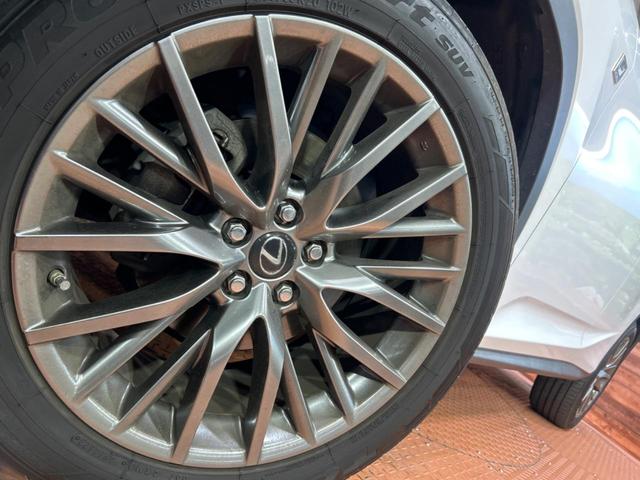 �y�O���[�h��p�����Q�O�C���`�A���~�z�C�[���z�f�U�C�����̍��������A���~�z�C�[���𑕒����Ă���܂��B�e��ЊO�A���~�z�C�[����A�X�^�b�h���X�^�C�����戵�����Ă���܂��B���񂲑��k����������