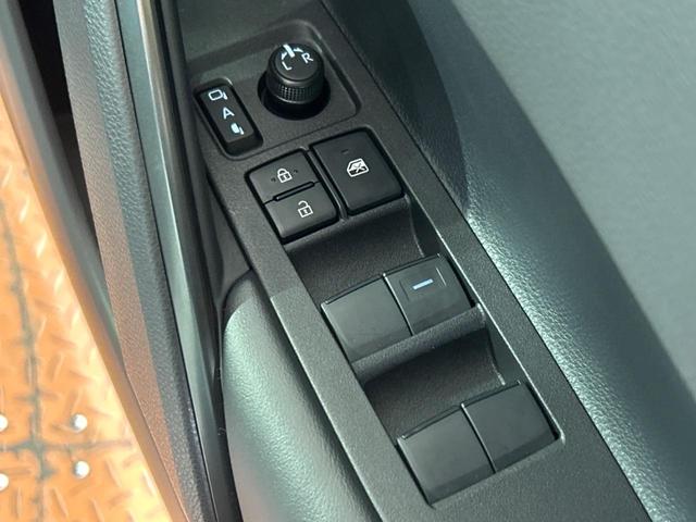 カローラクロス ハイブリッド　Ｚ　禁煙車　純正１０型ナビ　全周囲カメラ　前席シートヒーター＆ベンチレーション　トヨタセーフティセンス　レーダークルーズ　ブラインドスポットモニター　パワーバックドア　純正１８インチアルミ　ＬＥＤヘッド（52枚目）