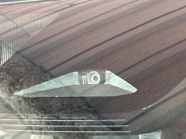 シエンタ ハイブリッドＸ　登録済み未使用車　トヨタセーフティセンス　レーダークルーズ　ＬＥＤヘッド　パワースライドドア　オートエアコン　スマートキー　横滑り防止装置　車線逸脱防止装置　オートハイビーム　パワーウインドウ（3枚目）