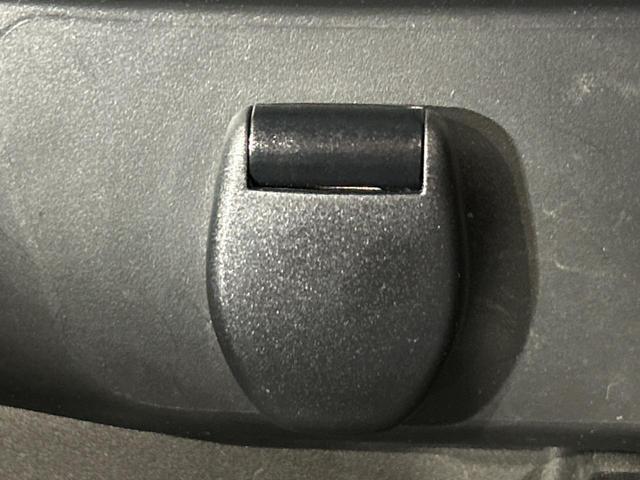 エクストレイル ２０Ｘｉ　ハイブリッド　禁煙車　純正ナビ　全周囲カメラ　衝突被害軽減システム　レーダークルーズ　パワーバックドア　デジタルインナーミラー　ブラインドスポットモニター　レーンキープコーナーセンサー　スマートキー　ＥＴＣ（51枚目）