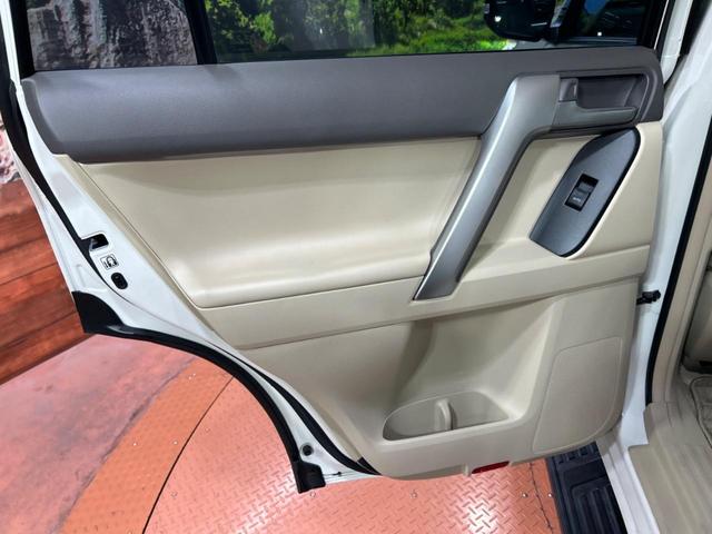 ランドクルーザープラド ＴＸ　Ｌパッケージ　マットブラックエディション　禁煙車　７人乗り　サンルーフ　ＳＤナビ　バックカメラ　トヨタセーフティセンス　レーダークルーズ　レザーシート　前席シートエアコン　ドラレコ　コーナーセンサー　スマートキー　ＬＥＤヘッド（54枚目）