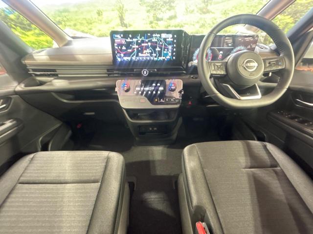 セレナ ハイウェイスターＶ　登録済み未使用車　メーカーオプション１２型ナビ　全周囲カメラ　エマージェンシーブレーキ　プロパイロット　両側パワースライドドア　ブラインドスポットモニター　ＬＥＤヘッド　純正１６インチアルミ　ＥＴＣ（2枚目）