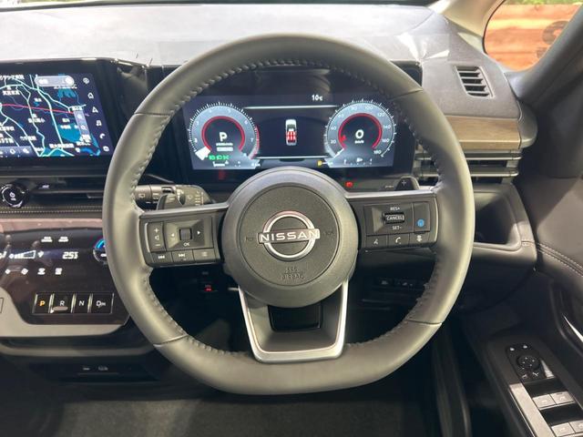 セレナ ハイウェイスターＶ　登録済み未使用車　メーカーオプション１２型ナビ　全周囲カメラ　エマージェンシーブレーキ　プロパイロット　両側パワースライドドア　ブラインドスポットモニター　ＬＥＤヘッド　純正１６インチアルミ　ＥＴＣ（11枚目）