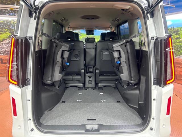 セレナ ハイウェイスターＶ　登録済み未使用車　メーカーオプション１２型ナビ　全周囲カメラ　エマージェンシーブレーキ　プロパイロット　両側パワースライドドア　ブラインドスポットモニター　ＬＥＤヘッド　純正１６インチアルミ　ＥＴＣ（12枚目）