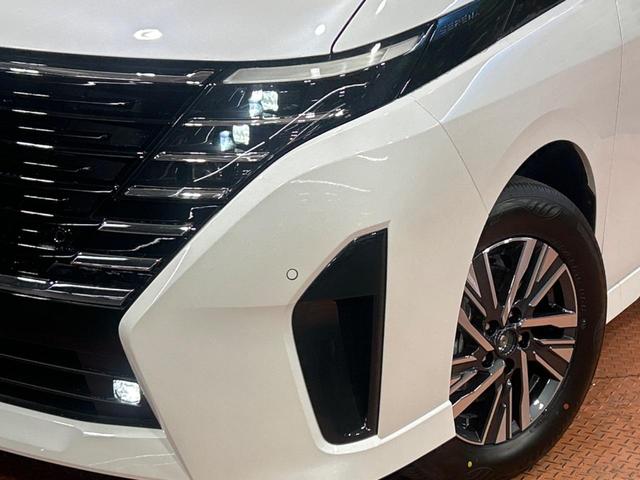 セレナ ハイウェイスターＶ　登録済み未使用車　メーカーオプション１２型ナビ　全周囲カメラ　エマージェンシーブレーキ　プロパイロット　両側パワースライドドア　ブラインドスポットモニター　ＬＥＤヘッド　純正１６インチアルミ　ＥＴＣ（14枚目）