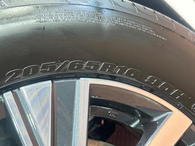 セレナ ハイウェイスターＶ　登録済み未使用車　メーカーオプション１２型ナビ　全周囲カメラ　エマージェンシーブレーキ　プロパイロット　両側パワースライドドア　ブラインドスポットモニター　ＬＥＤヘッド　純正１６インチアルミ　ＥＴＣ（27枚目）