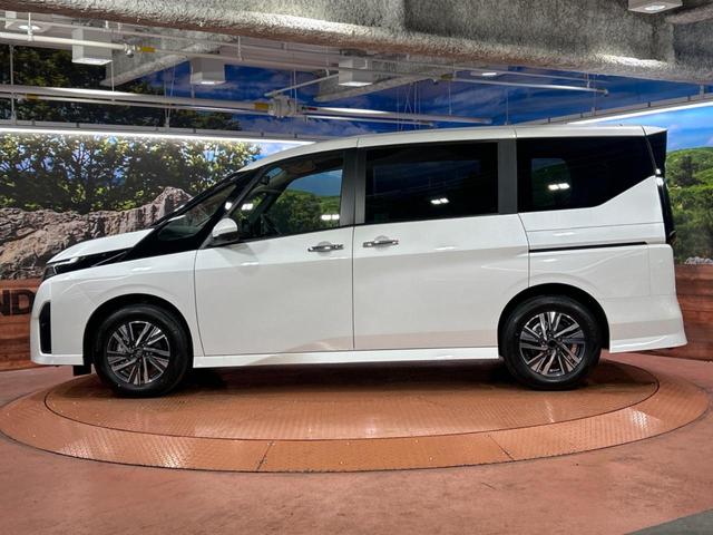 セレナ ハイウェイスターＶ　登録済み未使用車　メーカーオプション１２型ナビ　全周囲カメラ　エマージェンシーブレーキ　プロパイロット　両側パワースライドドア　ブラインドスポットモニター　ＬＥＤヘッド　純正１６インチアルミ　ＥＴＣ（31枚目）