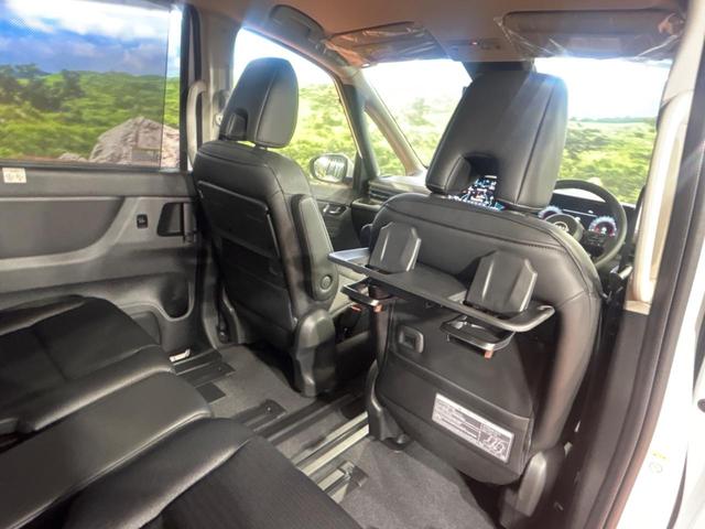 セレナ ハイウェイスターＶ　登録済み未使用車　メーカーオプション１２型ナビ　全周囲カメラ　エマージェンシーブレーキ　プロパイロット　両側パワースライドドア　ブラインドスポットモニター　ＬＥＤヘッド　純正１６インチアルミ　ＥＴＣ（50枚目）