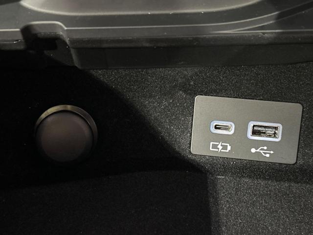 ＮＸ ＮＸ３５０ｈ　Ｆスポーツ　禁煙車　サンルーフ　全周囲カメラ　衝突被害軽減システム　レーダークルーズ　電動リアゲート　赤レザーシート　全席シートヒーター　前席シートエアコン　ドラレコ　コーナーセンサー　スマートキー　１００Ｖ電源（45枚目）