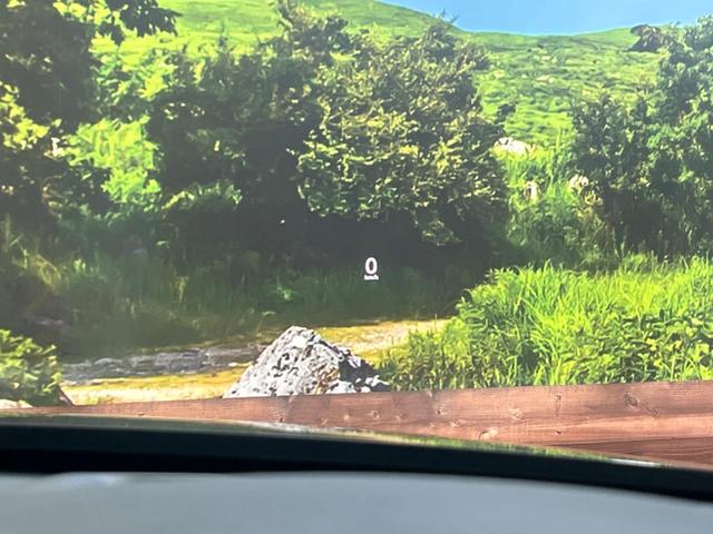 �y�J���[�w�b�h�A�b�v�f�B�X�v���C�z���݂̑��x�⑖�s�����f�W�^���\���ŉ^�]�ȑO���̃K���X�ɓ��e�I�J���[�t���Ŏ��F���������A�^�]���ڐ������炳���K�v�ȏ����m�F�ł���̂łƂ��Ă��֗��ň��S�I