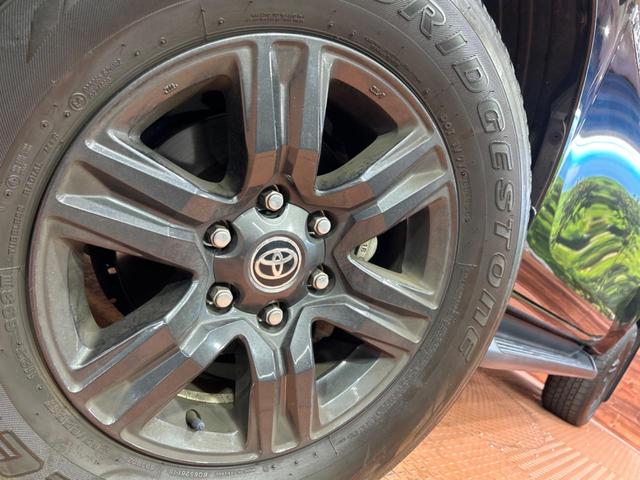 �y�����P�V�C���`�A���~�z�C�[���z�O�ςɃ}�b�`���������A���~�z�C�[���𑕒����Ă���܂��B�e��ЊO�A���~�z�C�[����A�X�^�b�h���X�^�C�����戵�����Ă���܂��B���񂲑��k����������