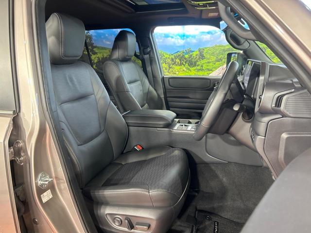 ランドクルーザー２５０ ＶＸ　禁煙車　サンルーフ　純正１２型ナビ　全周囲カメラ　レーダークルーズ　セーフティセンス　一眼丸目ＬＥＤヘッドライト　電動リアゲート　レザーシート　前席シートエアコン　パワーシート　コーナーセンサー（8枚目）