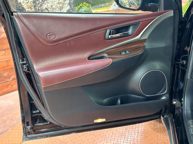 ハリアー プレミアム　アドバンスドパッケージ　禁煙車　純正９型ナビ　ＪＢＬサウンドシステム　全周囲カメラ　衝突被害軽減システム　レーダークルーズコントロール　電動リアゲート　パワーシート　ドライブレコーダー　コーナーセンサー　スマートキー　ＥＴＣ（42枚目）