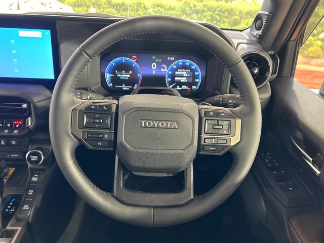 ランドクルーザー２５０ ＺＸ　禁煙車　純正１２型ディスプレイ　４ＷＤ　ディーゼル　７人乗り　サンルーフ　全周囲カメラ　衝突被害軽減システム　レーダークルーズ　電動リアゲート　レザーシート　前席シートエアコン　リアシートエアコン（12枚目）