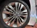 【純正１８インチアルミホイール】外観にマッチした純正アルミホイールを装着しております。各種社外アルミホイールや、スタッドレスタイヤも取扱いしております。是非ご相談ください♪