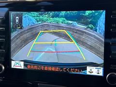 【バックカメラ】駐車時に後方がリアルタイム映像で確認できます。大型商業施設や立体駐車場での駐車時や、夜間のバック時に大活躍！運転スキルに関わらず、今や必須となった装備のひとつです！ 4